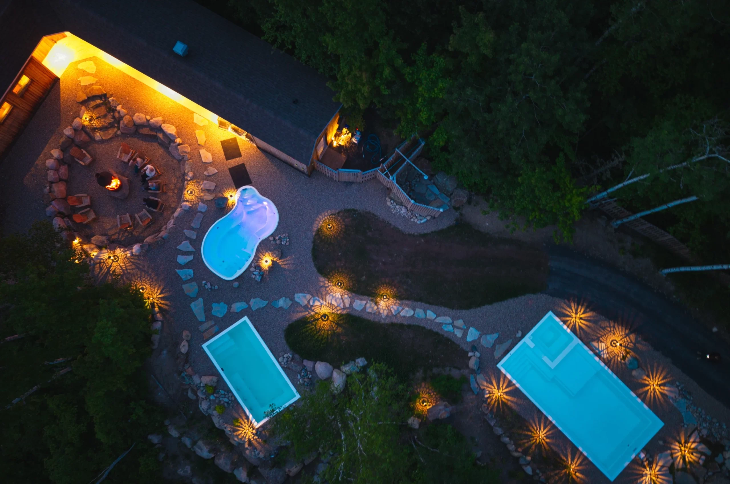 aérien espace piscine et feu soi